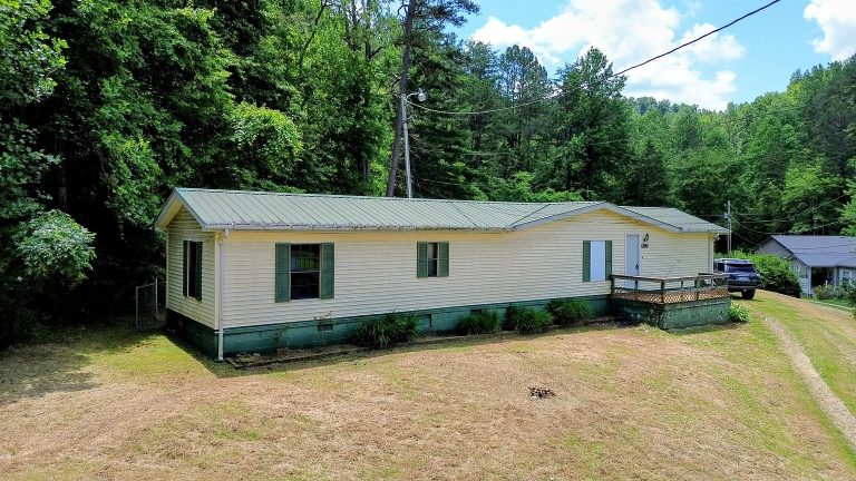 37.98 ACRES WITH MOBILE HOME IN MANCHESTER, KENTUCKY