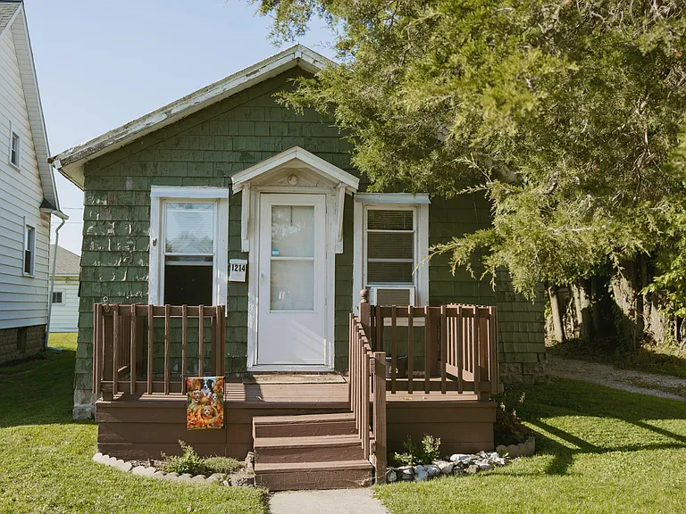 Affordable Ohio Home for $29,000 With 2 Bedrooms, a Large Yard & Renovation Potential