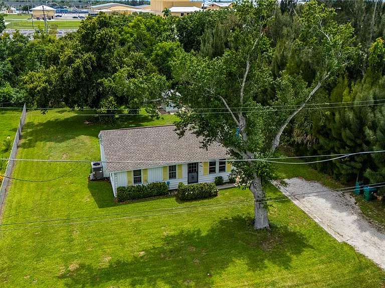 Charming Punta Gorda Home With Hardwood Floors and a Large Backyard — $175,000