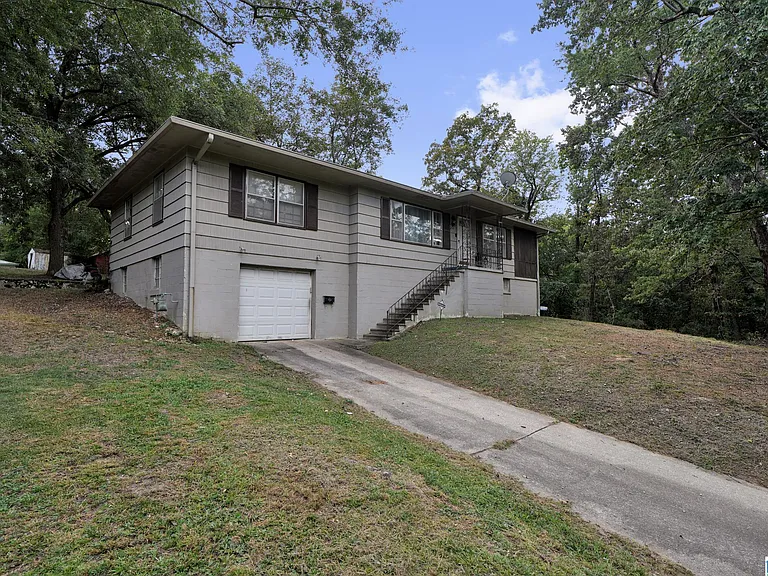 BIRMINGHAM HOME FOR $115,000! 3 bedrooms, a basement, and 0.34 acres of land!