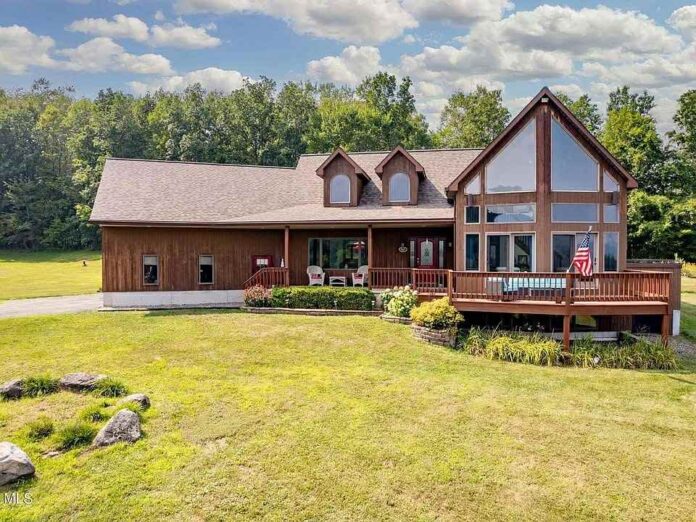 Beautiful New York Hilltop Home with 4 Bedrooms, Mountain Views, and Private Pool for $509K!