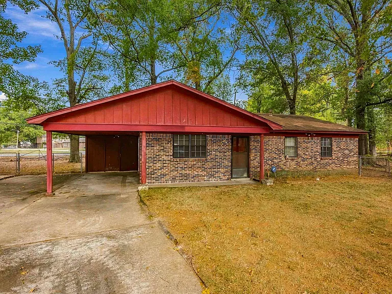 Arkansas Fixer-Upper for $72,000 With 4 Bedrooms, 1.5 Bathrooms, and a Spacious 0.37-Acre Lot