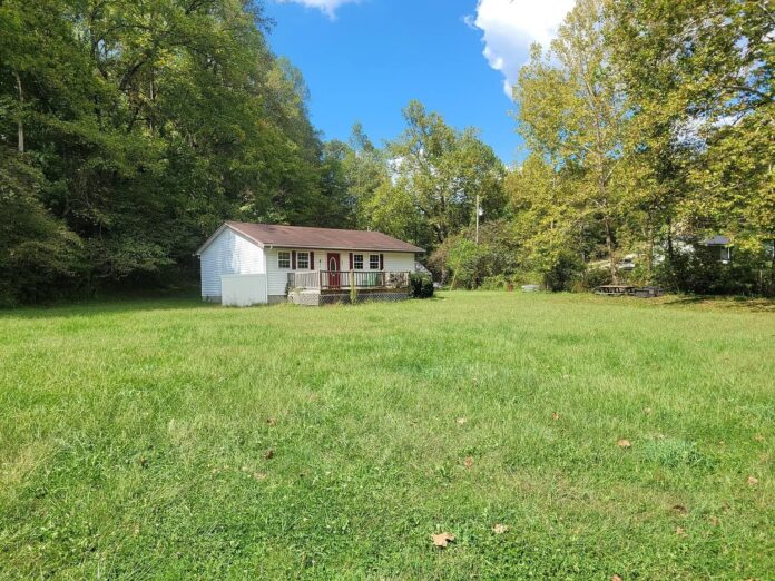 46 Acres of Kentucky Paradise! Peaceful Country Living, Beautiful Mountain Scenery, and Endless Possibilities!