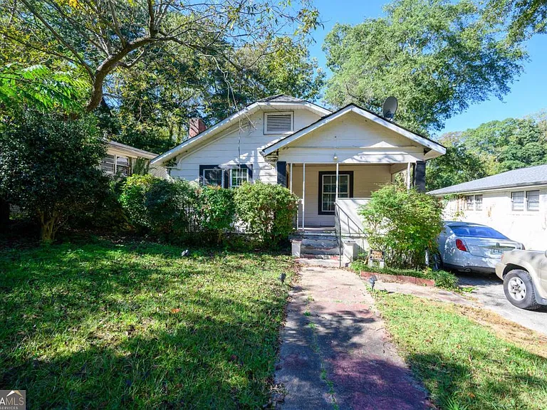 Atlanta Fixer-Upper for $75,000 With 5 Bedrooms, 3 Bathrooms & Endless Renovation Potential