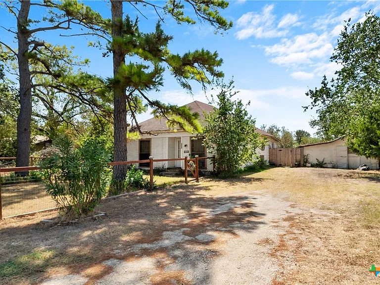 Texas Fixer-Upper for $79,900 — 3-Bedroom Home on a Large Lot in Little River-Academy