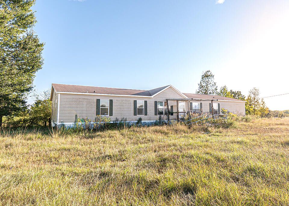 6-Bedroom Alabama Home on Nearly 2 Acres Hits the Market for $114,999
