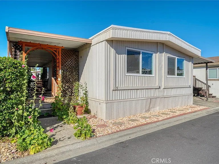 Lakeport California Home With 2 Bedrooms, 2 Bathrooms & a Brand-New Roof
