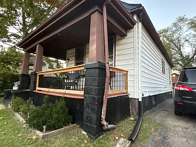 Peoria, Illinois Home With 2 Bedrooms, a Fireplace, a Basement & Detached Garage