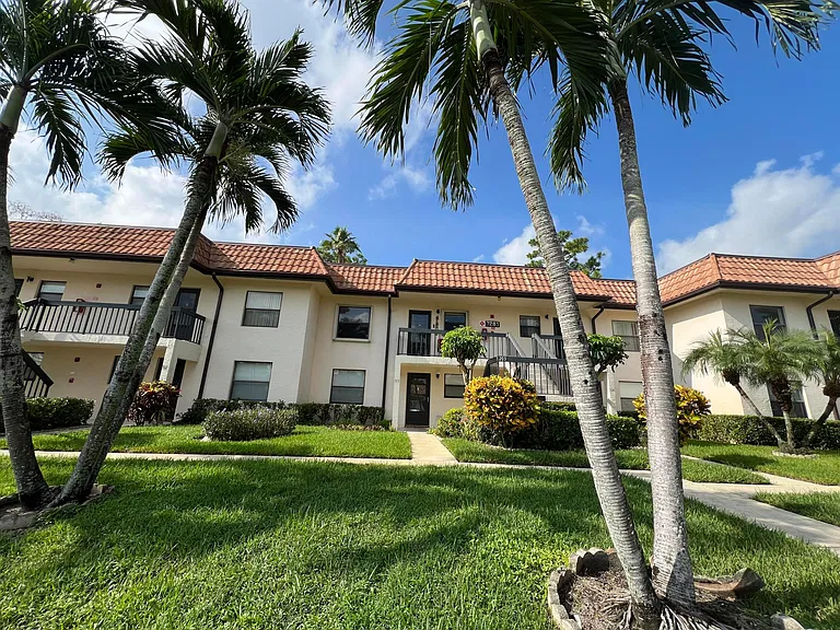 Renovated Golf Course Condo in Florida With Screened Porch and Resort-Style Community Amenities