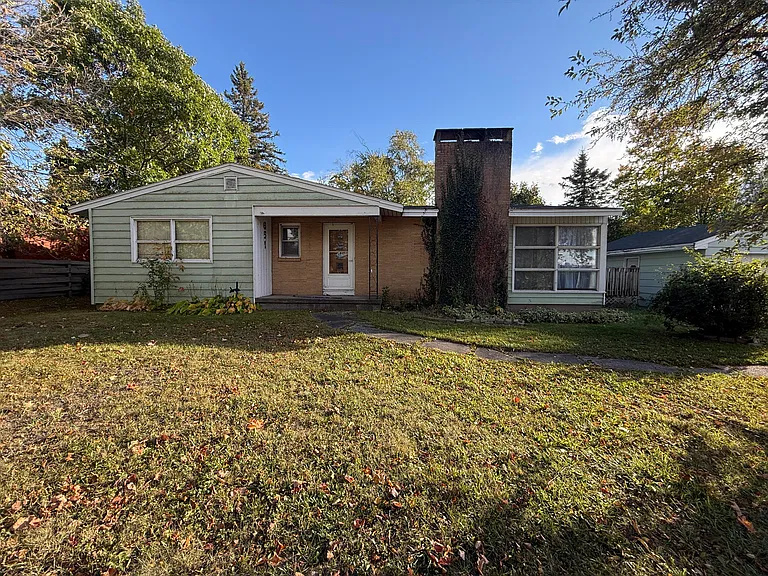 Michigan Ranch Home With 3 Bedrooms, a Cozy Fireplace & a Detached 2-Car Garage