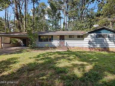 Spacious Jackson Home on a Large Lot with 3 Bedrooms and 2 Full Baths