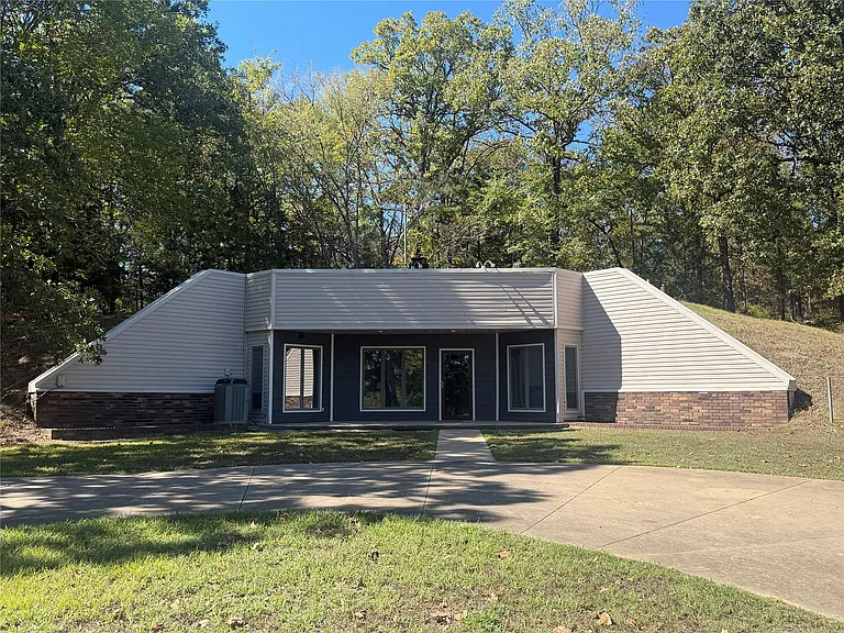 Oklahoma Underground Home Near Wilburton — A Unique Rural Property