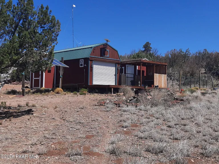 Northern Arizona Off-Grid Cabin on 36.1 Acres With Solar Power and Mountain Views