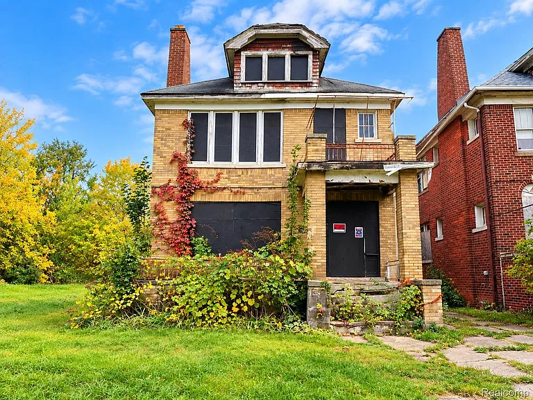 Detroit Duplex With Two Separate Units, Renovation Potential, and 0.08 Acres — $35,000