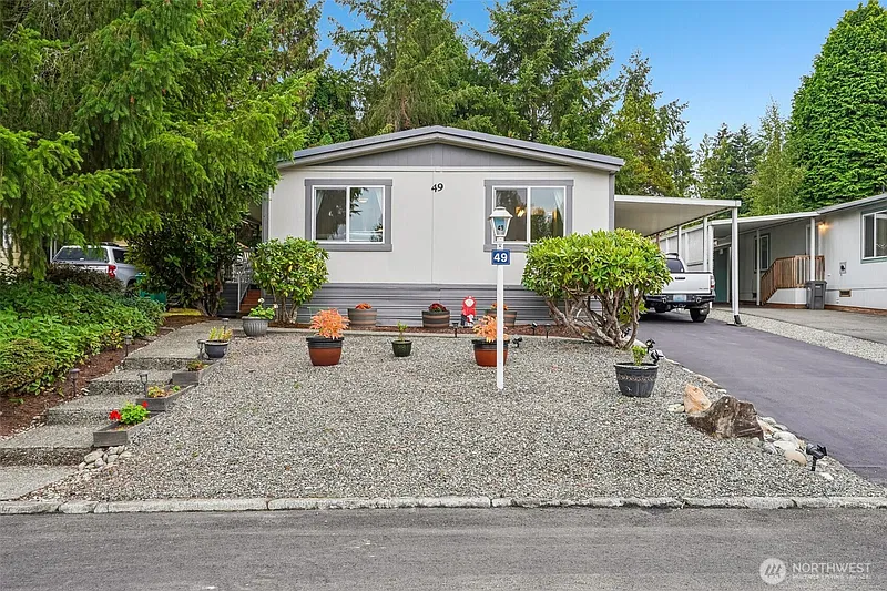 Washington Manufactured Home in a Gated 55+ Community With Clubhouse and Fitness Amenities