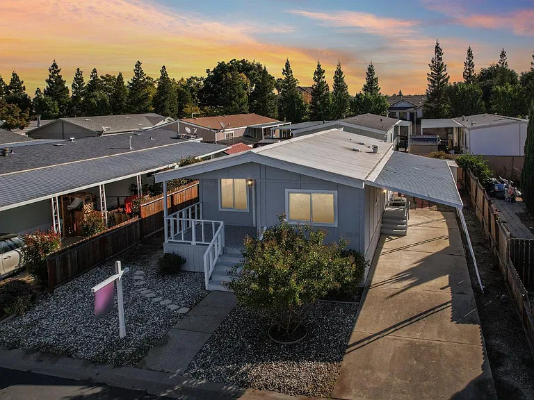 Remodeled Sacramento Manufactured Home for $70,000 With a Modern Kitchen, Two Bathrooms & Resort-Style Amenities