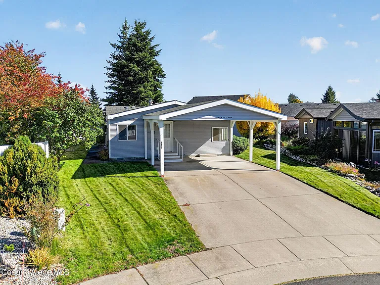 Rathdrum Fixer-Upper With a Corner Lot, Two-Car Carport and Indoor Pool Access