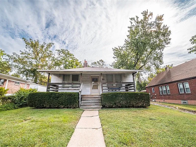 Affordable 3-Bedroom Fixer-Upper in Missouri With a Detached Garage and Endless Potential for $115,000