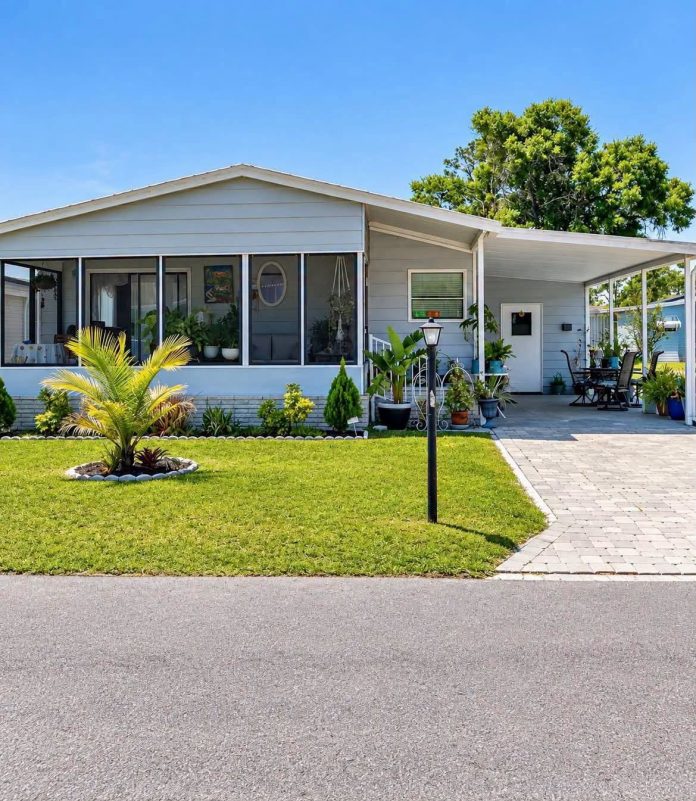 FLORIDA CHARM! Beautiful Kissimmee Home With Modern Kitchen & Relaxing Porches!