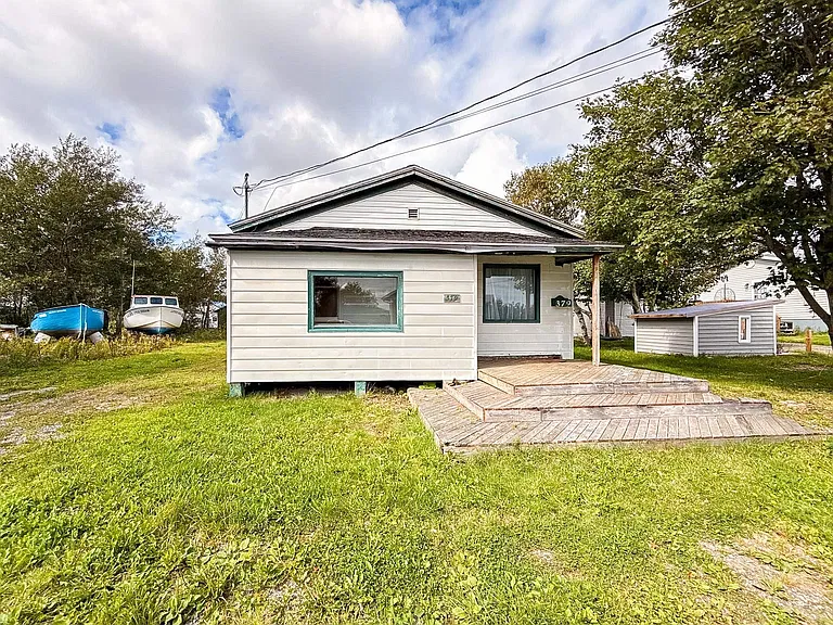 Quiet New Waterford Bungalow With Large Kitchen and Renovation Potential