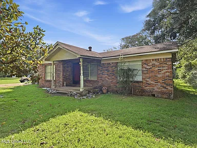 Mississippi Fixer-Upper for $125,000 on 1.5 Acres With 3 Bedrooms & Investment Potential
