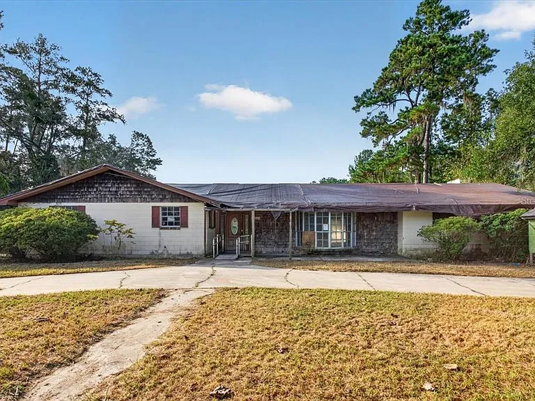 A Spacious Florida Fixer-Upper With a Private Swimming Pool — $124,950