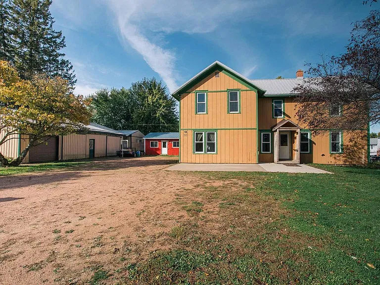 Wisconsin Home for $149,900 With 4 Bedrooms, a 3-Car Garage and a Workshop