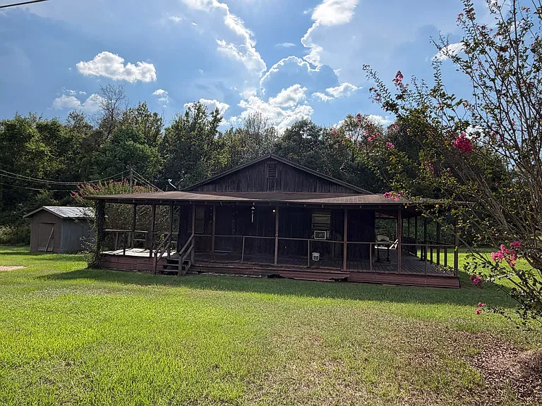 Mississippi Fixer-Upper for $75,000 With 2 Bedrooms, 1.21 Acres & Rental Investment Potential