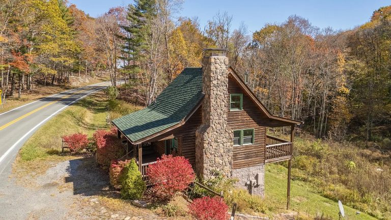 CHARMING CABIN ON 1.75 ACRES IN HILLSBORO, WEST VIRGINIA