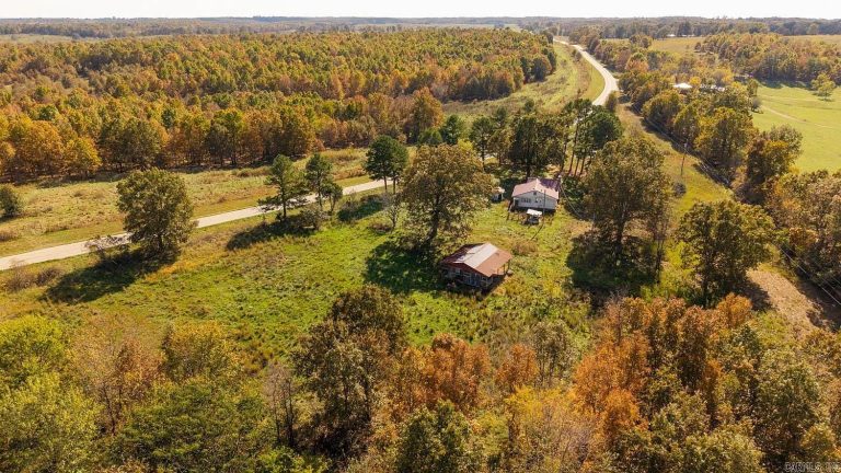 COUNTRY HOME ON 22.3 ACRES IN KOSHKONONG, MISSOURI