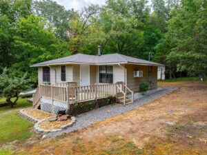Quiet 2-Bedroom Country Home on 5 Acres in Thida, Arkansas