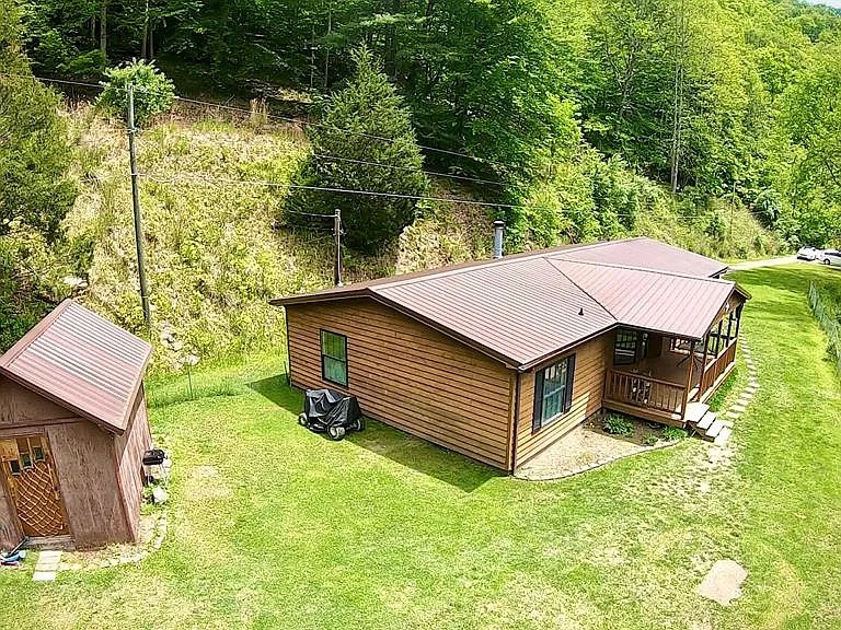 Peaceful 10-Acre Kentucky Homestead With Spacious 3-Bedroom Home