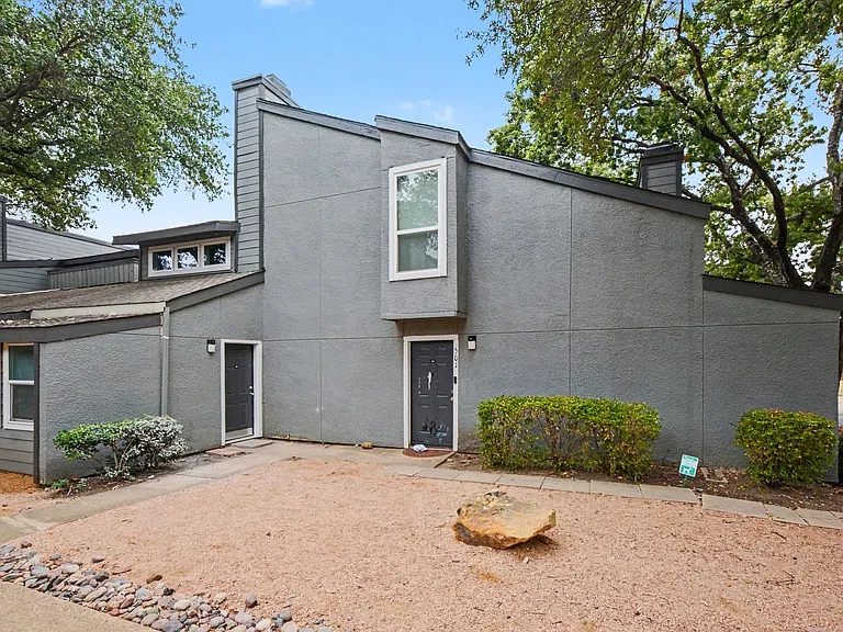Renovated Dallas Condo for $90,000 With 2 Bedrooms, 2 Bathrooms & a Cozy Wood-Burning Fireplace
