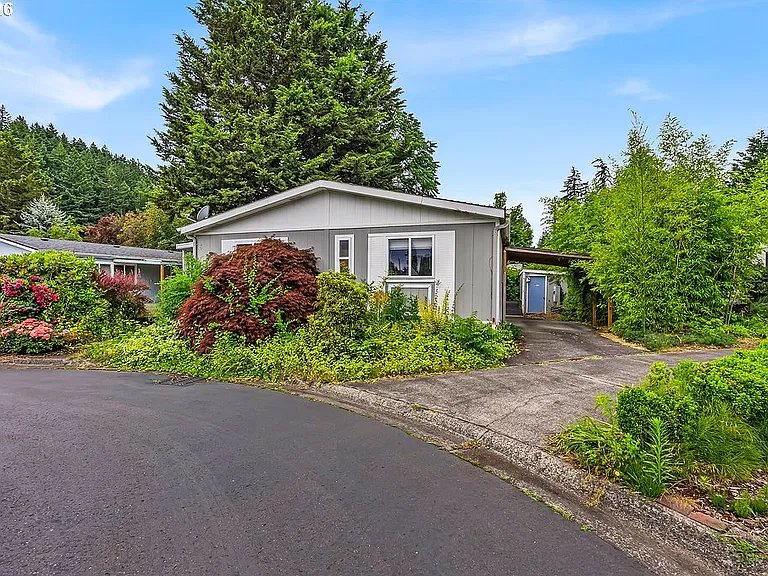 Updated Oregon Manufactured Home With Hardwood Floors, a Modern Kitchen and a Large Deck