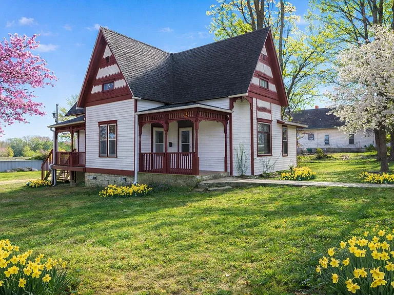 Historic Victorian Beauty With Stunning Character, High Ceilings & a Huge Corner Lot