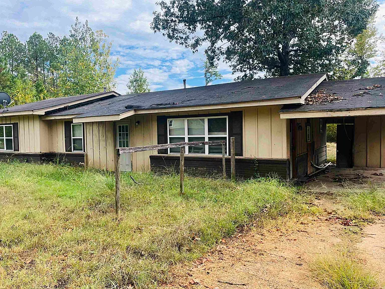 Affordable Arkansas Fixer-Upper on 1 Acre With Endless Potential