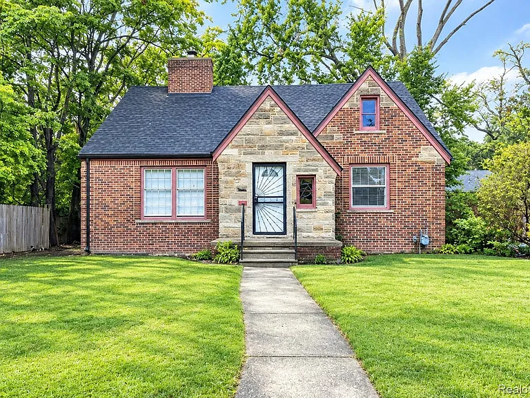 Spacious Burton Residence With Nearly an Acre, Pool and Major Renovation Potential
