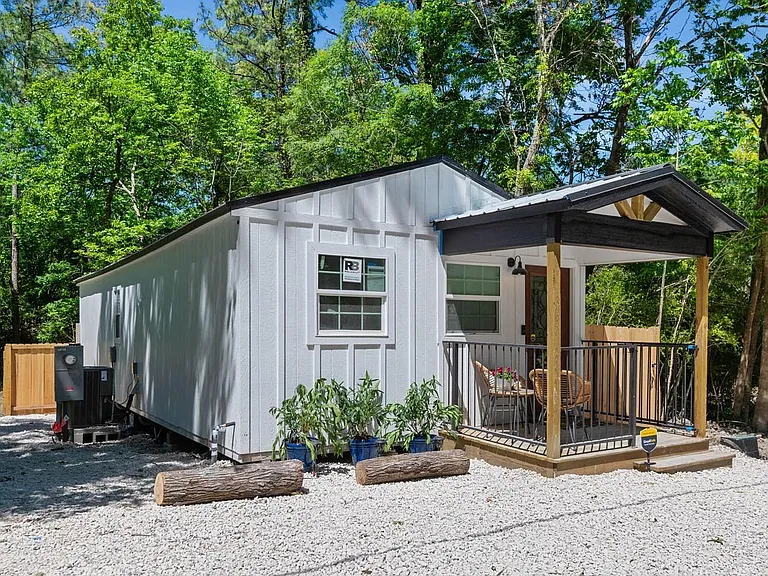 Texas Lake-Area Property for $65,000 — Compact 2-Bedroom Home Near Lake Livingston