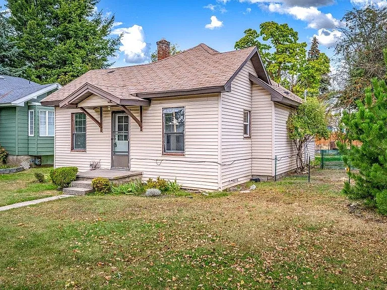 Spokane Bungalow With Big Potential in the Garland District