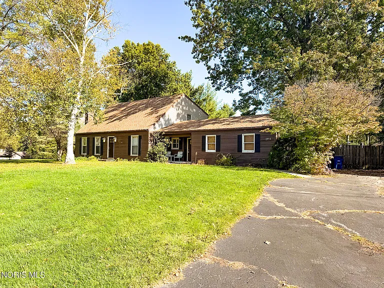 South Toledo Fixer-Upper on 0.41 Acres — $169,900, 4 Bedrooms, 2 Bathrooms, and 2,214 Sq Ft